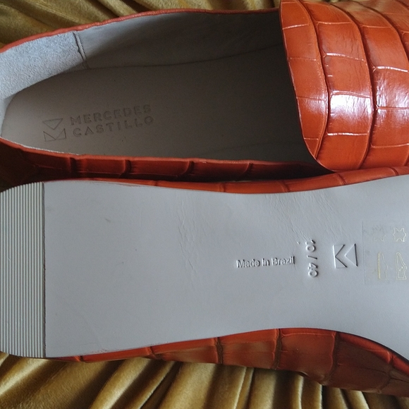 Women size 10 soft leather loafer shoe. - Picture 3 of 4